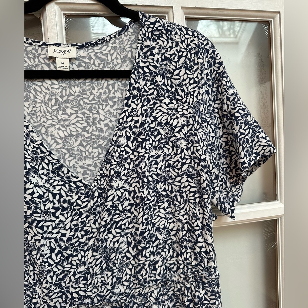 J. Crew Navy and White Floral Tiered Stretchy Sundress Women’s Size Medium M - Picture 4 of 16